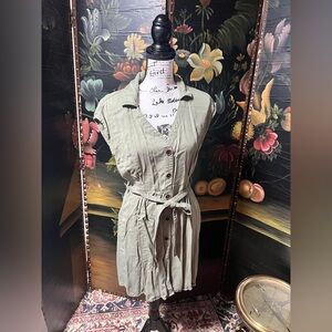 Velvet Heart Green Sleeveless Button Down dress (D4)